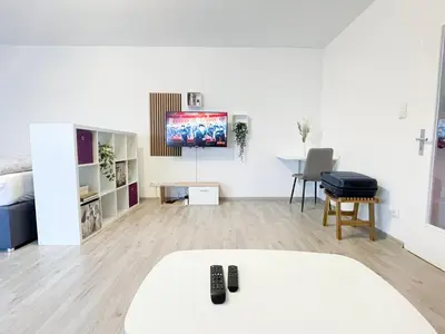 TV/Unterhaltungsangebot in der Unterkunft Perfekte 1,5 Wohnung Zentral in Leonberg gegenüber Einkaufzentrum
