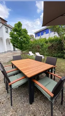 Ein Garten an der Unterkunft Nisay Home - 4 Room Apartment - A2