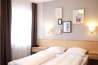 Ein Bett oder Betten in einem Zimmer der Unterkunft Hotel Friedrichstraße