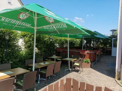 Ein Restaurant oder anderes Speiselokal in der Unterkunft Schwäbischer Hof