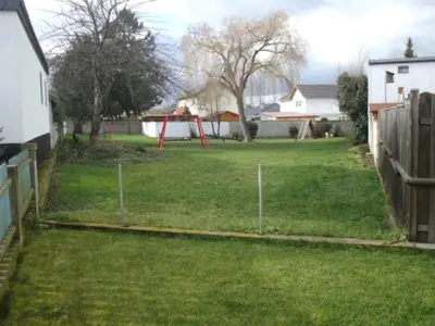 Ein Garten an der Unterkunft Ferienwohnung Am Neuberg