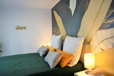 Ein Bett oder Betten in einem Zimmer der Unterkunft Mein Apartment, Stars mit Balkon und Klima für bis zu 4 Personen