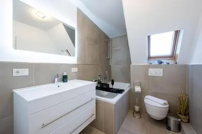 Ein Badezimmer in der Unterkunft Lit Living - Luxury - Box Spring - Parking - 4 Bed Rooms - 13 persons - Duplex apartment