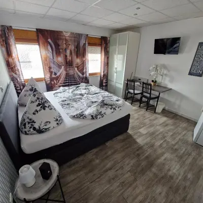TV/Unterhaltungsangebot in der Unterkunft BoardingHouse Sinsheim zentral am Burgplatz