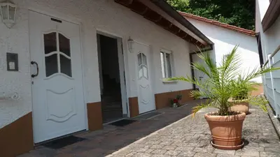 Das Gebäude in dem sich die Ferienwohnung befindet