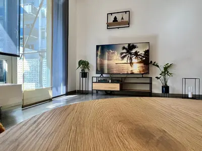TV/Unterhaltungsangebot in der Unterkunft 2-Zimmer Kaiser-CITY-Apartment mit Balkon und Smart-TV in der Kaiserstraße in Karlsruhe beim Europaplatz