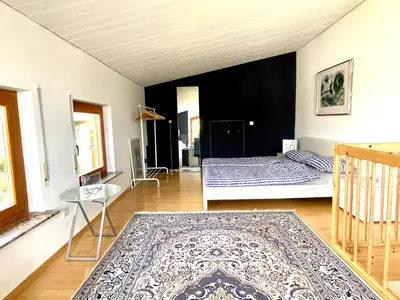 Ein Bett oder Betten in einem Zimmer der Unterkunft Herzensort - idyllisches Gästehaus für 2 im Garten