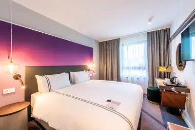Ein Bett oder Betten in einem Zimmer der Unterkunft Premier Inn Heidelberg City Bahnstadt