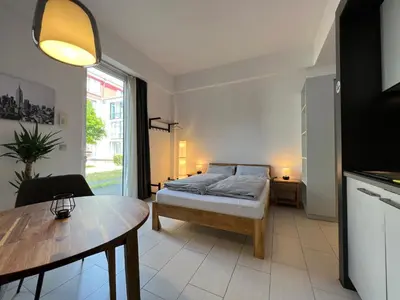 Ein Bett oder Betten in einem Zimmer der Unterkunft The East Apartment by Rabe - Parkplatz, Smart-TV, Netflix