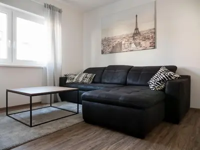 Ein Sitzbereich in der Unterkunft Wohnung Forst