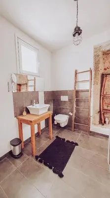 Ein Badezimmer in der Unterkunft Ferienwohnung in maison de grès