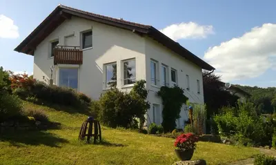 Ein Garten an der Unterkunft Ferienwohnung Weitsicht