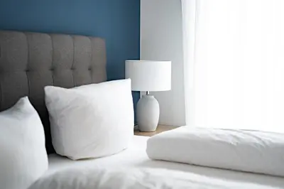 Ein Bett oder Betten in einem Zimmer der Unterkunft SCHÖNTALHAUS City Apartments mit Balkon