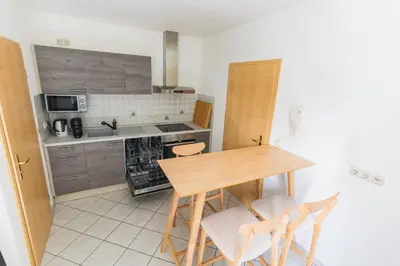 Küche/Küchenzeile in der Unterkunft Appartment in den Weinbergen bei Mainz - mit 2x Doppelzimmern, 1x großes Wohnzimmer, Bad & Küche
