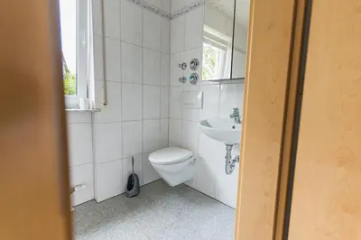 Ein Badezimmer in der Unterkunft Appartment in den Weinbergen bei Mainz - mit 2x Doppelzimmern, 1x großes Wohnzimmer, Bad & Küche