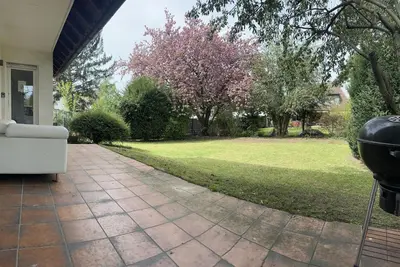 Ein Garten an der Unterkunft Apartment Lutherbaum