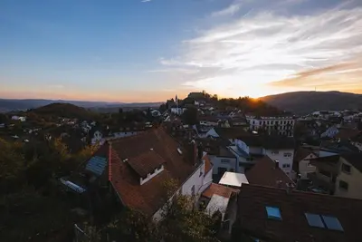 Ein allgemeiner Bergblick oder ein Berglick von der Ferienwohnung aus