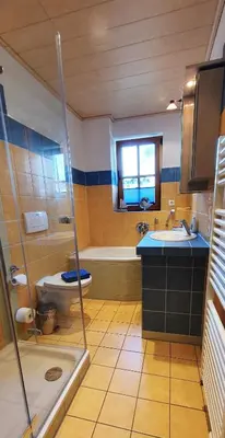 Ein Badezimmer in der Unterkunft Ferienwohnung Strata Montana