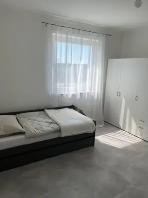Ein Bett oder Betten in einem Zimmer der Unterkunft Charmante Ferienwohnung mit Klimaanlage !