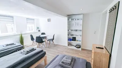 Küche/Küchenzeile in der Unterkunft ALFA Ludwigsburg City Apartment 3 Zimmer für 5 Personen l Parkplatz l Bad I Küche l WIFI & SmartTV l Parking l Bathroom l Kitchen