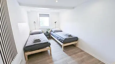 Ein Bett oder Betten in einem Zimmer der Unterkunft ALFA Ludwigsburg City Apartment 3 Zimmer für 5 Personen l Parkplatz l Bad I Küche l WIFI & SmartTV l Parking l Bathroom l Kitchen