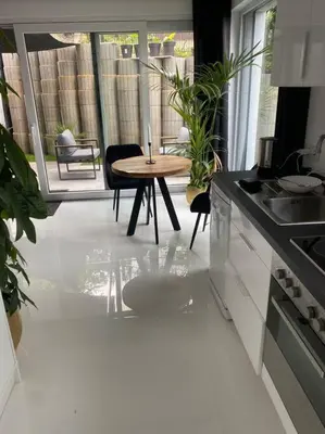 Küche/Küchenzeile in der Unterkunft Stilvolle 1-Zimmer Wohnung mit Terasse nahe Therme und Prezero Arena