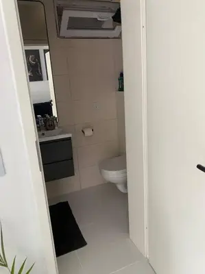 Ein Badezimmer in der Unterkunft Stilvolle 1-Zimmer Wohnung mit Terasse nahe Therme und Prezero Arena