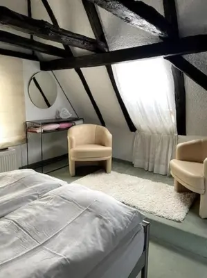 Ein Bett oder Betten in einem Zimmer der Unterkunft Ferienwohnung im 'Schmoller - Hof'
