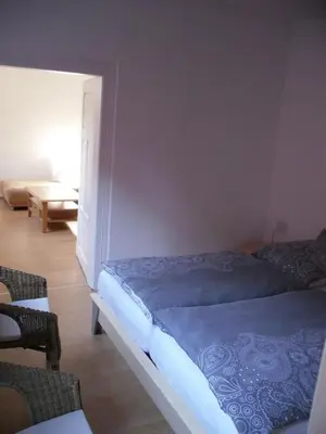 Ein Bett oder Betten in einem Zimmer der Unterkunft Winzeranwesen - Weingut Christian Eberley- FeWo II MINDESTAUFENTHALT 4 NÄCHTE - MINIMUM STAY 4 NIGHTS