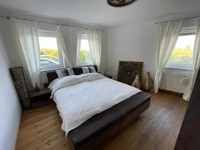 Ein Bett oder Betten in einem Zimmer der Unterkunft Ferienwohnung in Maikammer