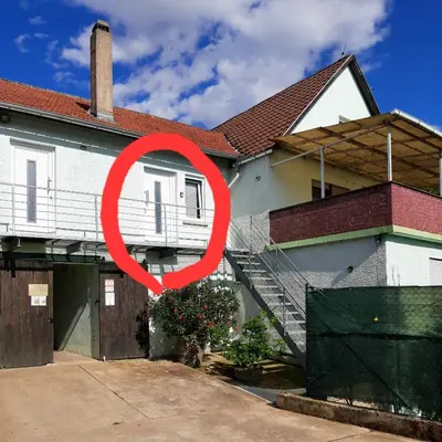 Das Gebäude in dem sich die Ferienwohnung befindet