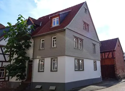 Das Gebäude in dem sich das Ferienhaus befindet