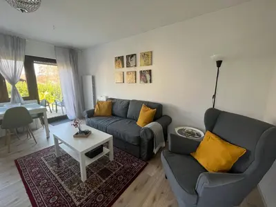 Ein Sitzbereich in der Unterkunft Stilvolles Apartment nahe Therme und PreZero Arena