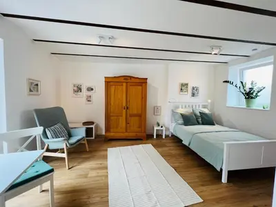 Ein Sitzbereich in der Unterkunft Vyne Apartments - Studio - Privater Hof - Parkplatz - nahe Weinstraße
