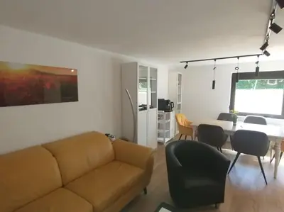 Ein Sitzbereich in der Unterkunft Schicke hundefreundliche Wohnung
