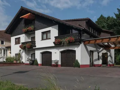 Das Gebäude in dem sich die Ferienwohnung befindet
