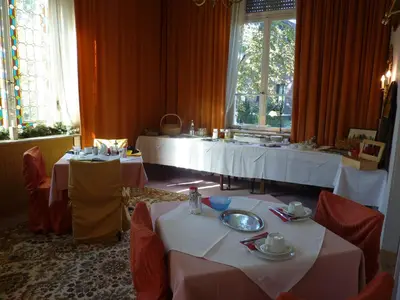 Ein Restaurant oder anderes Speiselokal in der Unterkunft Hotel Waldfriede