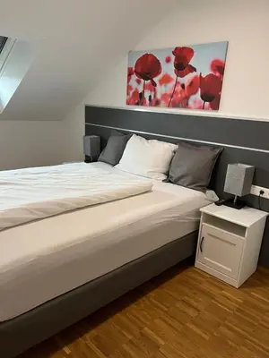 Ein Bett oder Betten in einem Zimmer der Unterkunft New Age Boardinghaus Bad Wimpfen