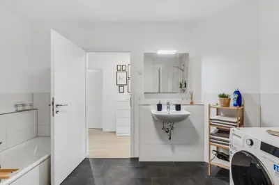 Küche/Küchenzeile in der Unterkunft WINETIME - modern - Boxspringbetten - Nähe Mercedes-Benz