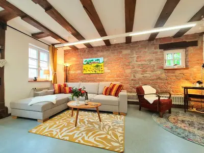 Ein Sitzbereich in der Unterkunft AVAHOME: Haus für 16, WLAN, Parkplätze, Netflix, Nespresso