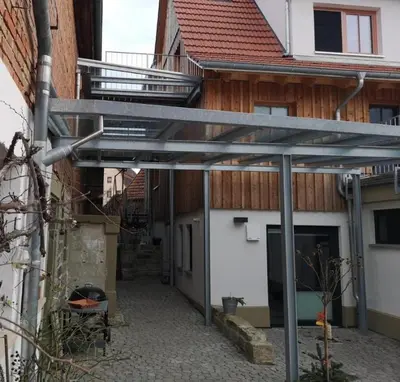 Das Gebäude in dem sich die Ferienwohnung befindet
