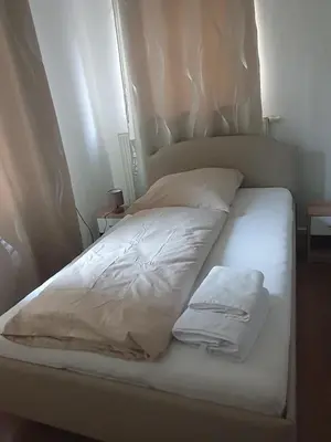 Ein Bett oder Betten in einem Zimmer der Unterkunft Privatzimmer im Schlesischen Viertel - nahe Uniklinik