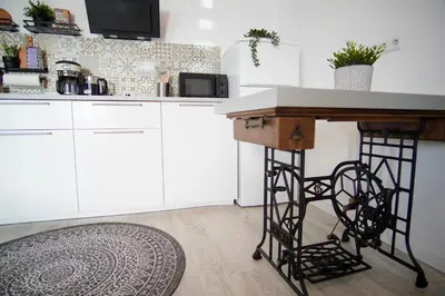 Küche/Küchenzeile in der Unterkunft LENASTAY I NostalgieApartment I Innenstadt