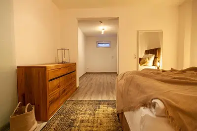 Ein Bett oder Betten in einem Zimmer der Unterkunft nidusROOMS: Suite Hockenheim