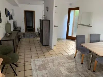 Ein Sitzbereich in der Unterkunft ruhige Wohnung im Schwarzwald (Pforzheim, OT Würm)