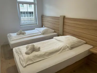 Ein Bett oder Betten in einem Zimmer der Unterkunft Timeless: Große Moderne 4 Zimmer Wohnung