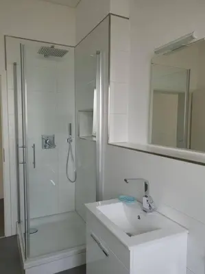Ein Badezimmer in der Unterkunft Moderne 2 Zimmerwohnung/ Eggenstein/nähe KIT Nord