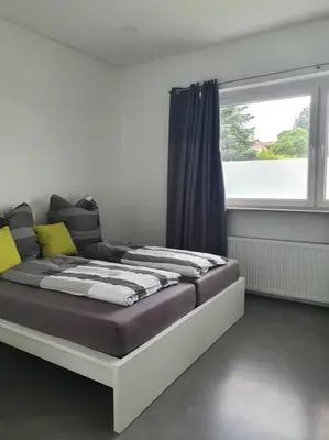 Ein Bett oder Betten in einem Zimmer der Unterkunft Moderne 2 Zimmerwohnung/ Eggenstein/nähe KIT Nord
