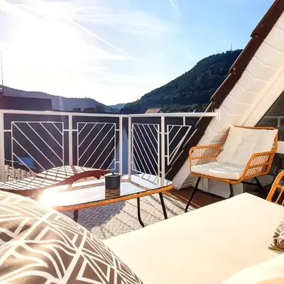 ROMANTIC-Apartment - Altbauflair mit Dachterrasse & Waldblick
