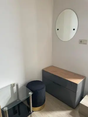 Ein Sitzbereich in der Unterkunft Kleine aber feies Zimmer